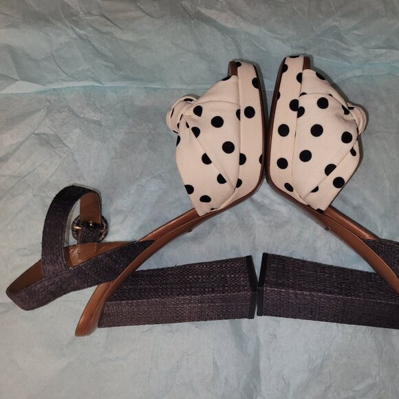 NEW - Dolce & Gabbana Heels - Picture 5 of 10